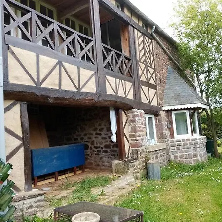 La Tour De Chambre D'hôtes Accès Séparé Habitación en casa particular