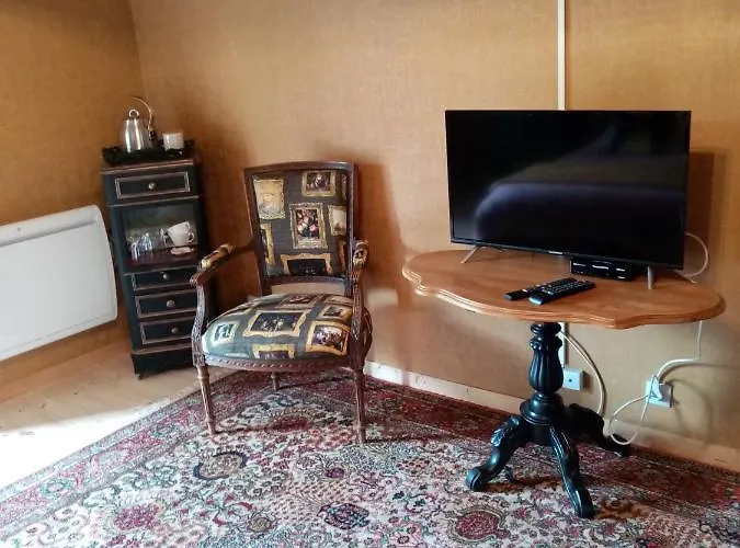 Chambre D'hotes Acces Separe Et Possibilite Table D'hotes Sur Reservation Ver (Manche)